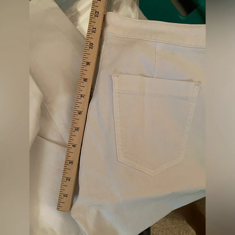 NWT - Ann Taylor White Skinny Jeans with Sailor Buttons - Sz 6 - Picture 8 of 9
